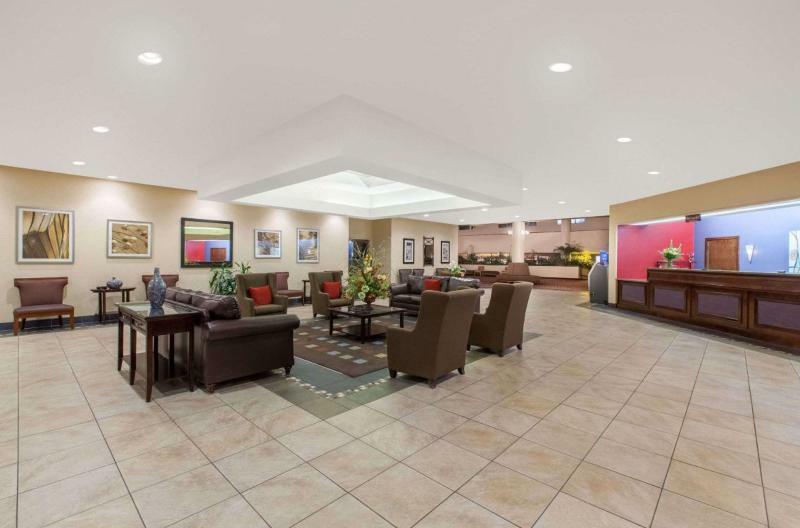 Ramada Inn Lafayette Conference Center Zewnętrze zdjęcie