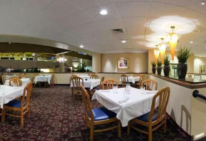 Ramada Inn Lafayette Conference Center Zewnętrze zdjęcie